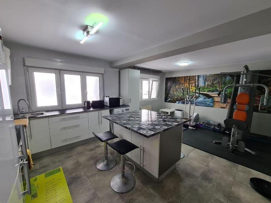 A Un Paso De La Playa, Amplio Apartamento Хіхон Екстер'єр фото