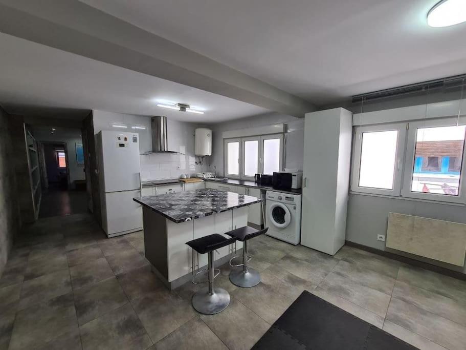 A Un Paso De La Playa, Amplio Apartamento Хіхон Екстер'єр фото